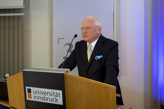 o. Univ.-Prof. Mag. Dr. Günther Bonn, Leiter Institut für Analytische Chemie und Radiochemie