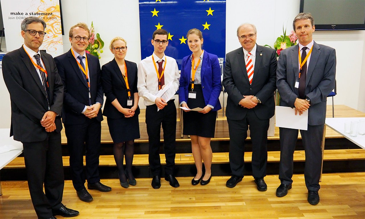 moot-court-kartellrecht2016_1800x1080.jpg