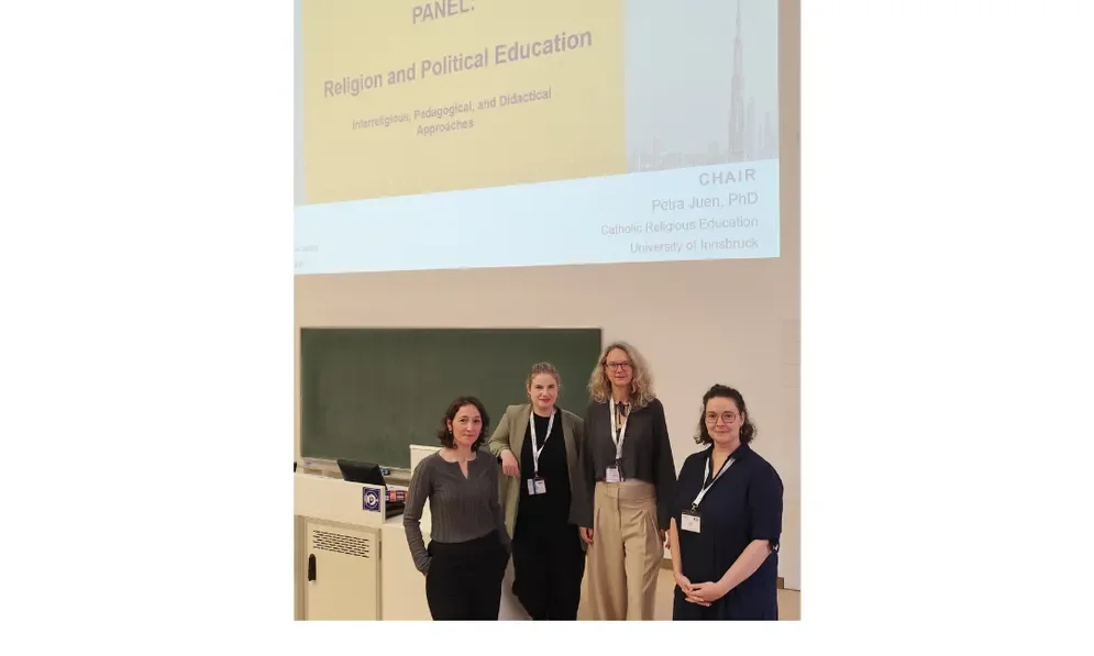 zu sehen ist Petra Juen bei der Tagung zu interreligiöser und politischer Bildung