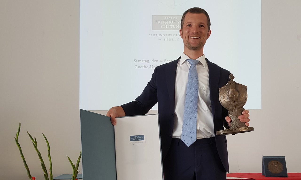 Marius Mayer bei der Preisverleihung zum Wissenschaftspreis für Humangeographie