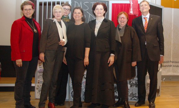 Von rechts: Wolfgang Meixner, Margarethe Hochleitner, Anita Zieher, Ingrid Oberkanins, Maria Furtner, Sabine Engel, Claudia Beyer. (Credit: Büro für Gleichstellung und Gender Studies) 