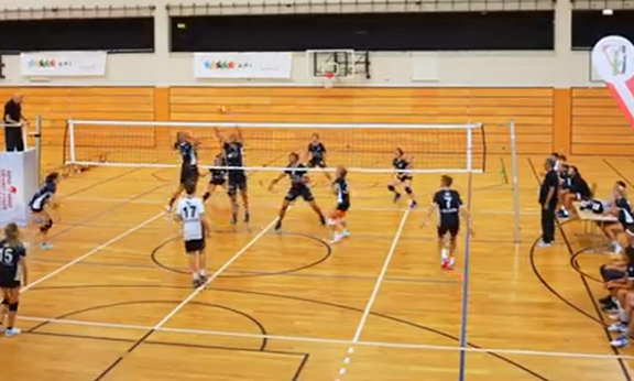 Volleyballspiel in einer USI-Halle