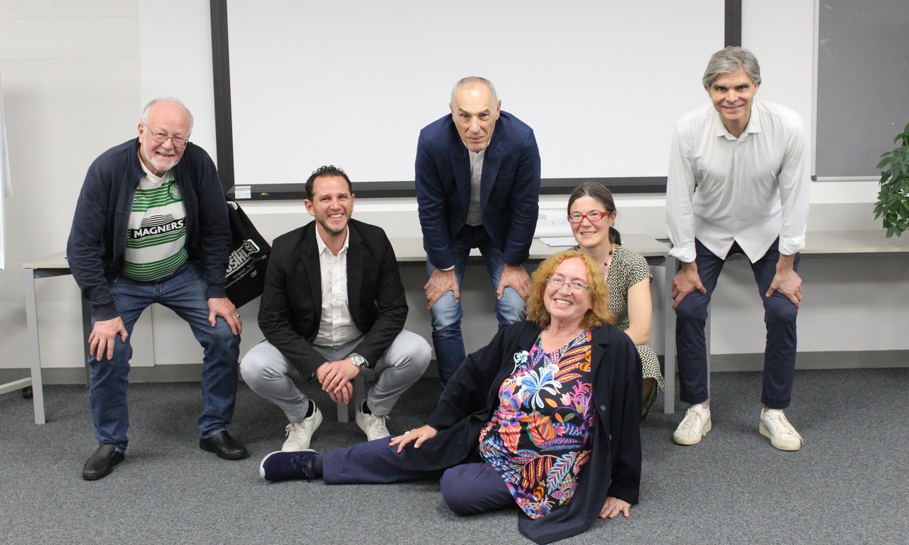 Gruppenfoto mit sechs Personen.