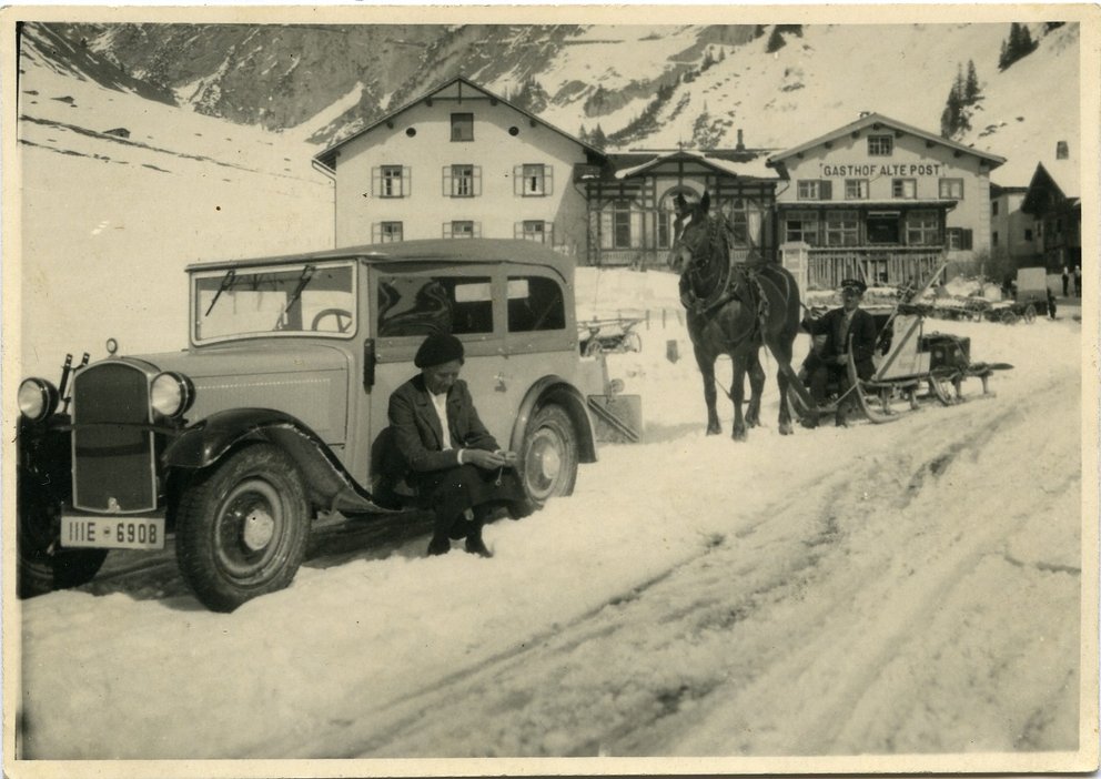 Taxis und Schlitten in Zürs