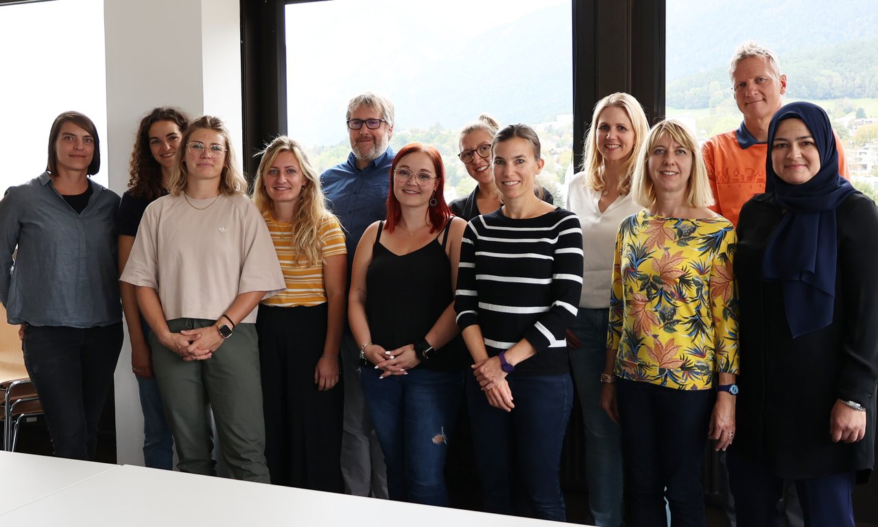 Gruppenbild der Teilnehmer:innen des Kickoffs