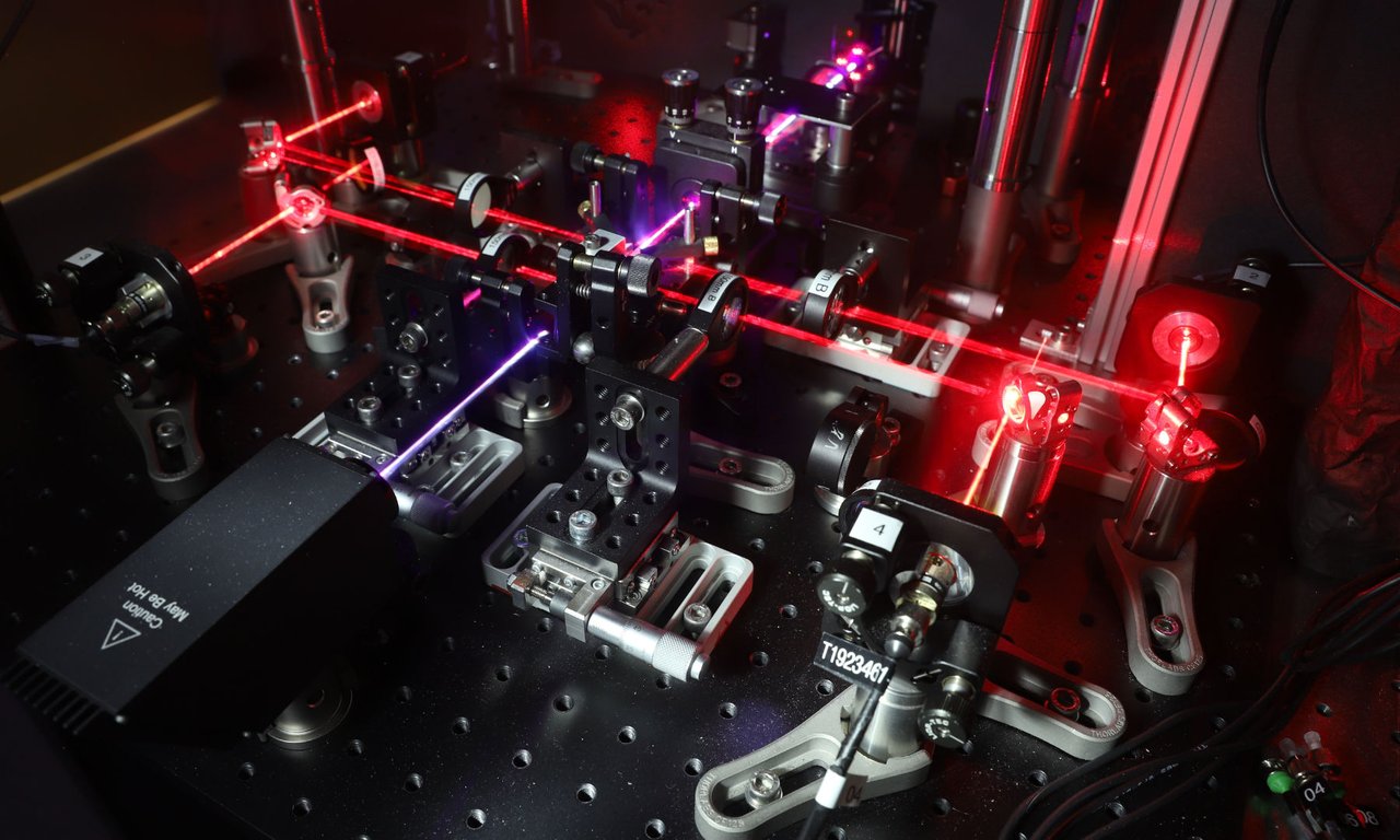 Versuchsaufbau mit Laserstrahlen