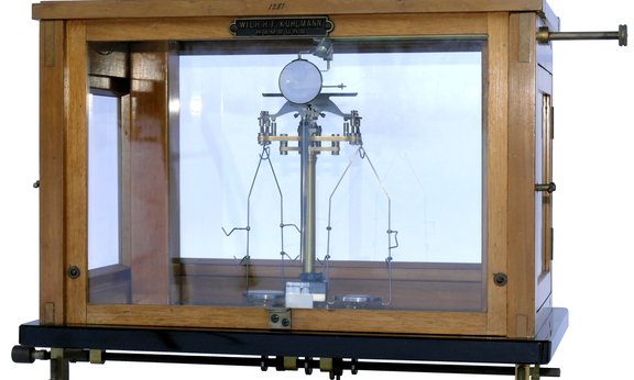 Mikrochemische Waage von Kuhlmann