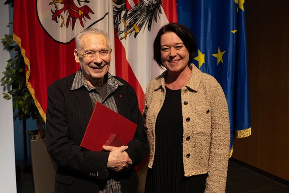 Verleihung - Österreichisches Ehrenkreuz für Wissenschaft und Kunst 1. Klasse an Felix Mitterer.