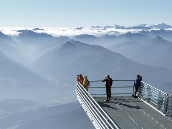 Schladming Dachstein Aussichtsplattform Blick auf Bergspitzen