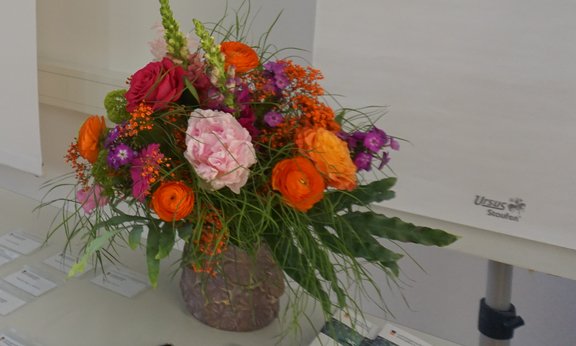 Blumenschmuck einer Veranstaltung am Institut für Theorie und Zukunft des Rechts