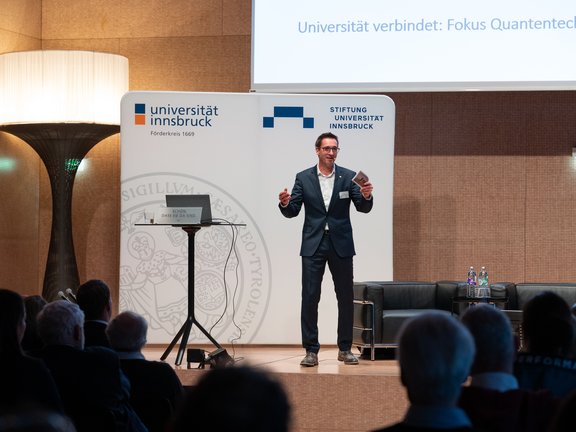 Foto von Philipp Unterholzner auf der Bühne