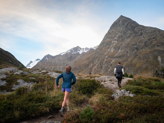 Zwei Trailläufer:innen