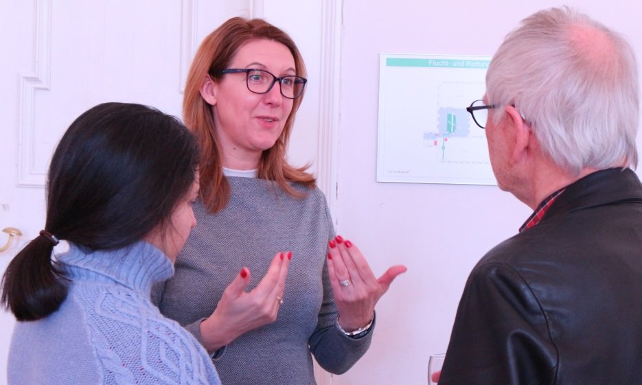 Jadranka Garmaz (Univ. Split) im regen Gedankenaustausch beim Forschungskreis Kommunikative Theologie