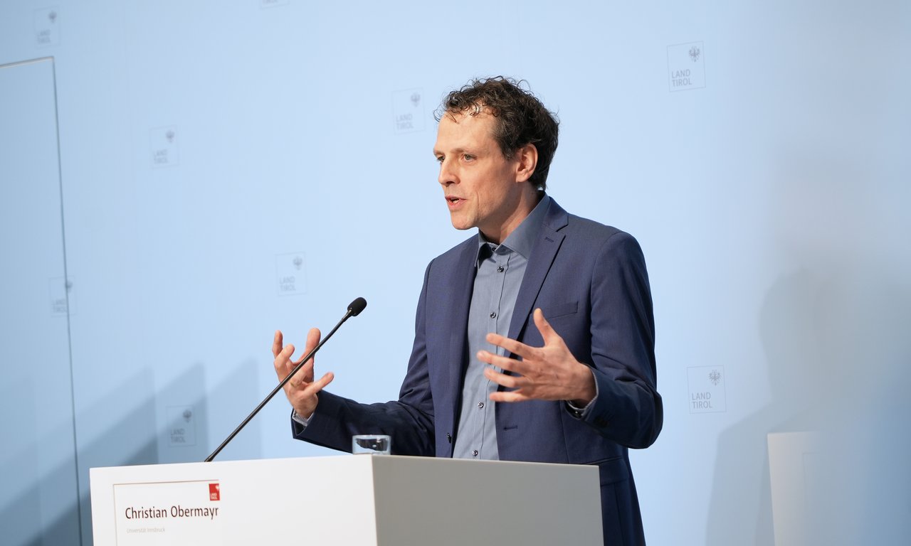 Christian Obermayr bei der Pressekonferenz