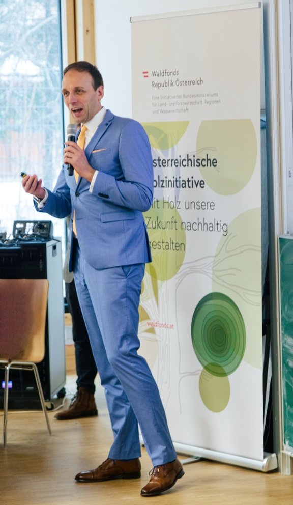 Professor Strube trägt Leuchtturmprojekt beim WoodCircle 2022 in Wien vor