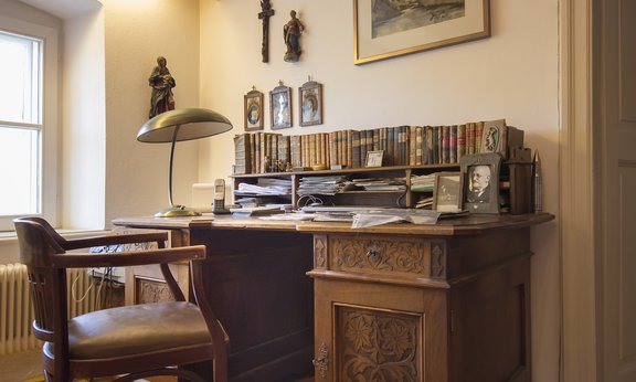 Schreibtisch von Rudolf Greinz in der Villa Rosenegg