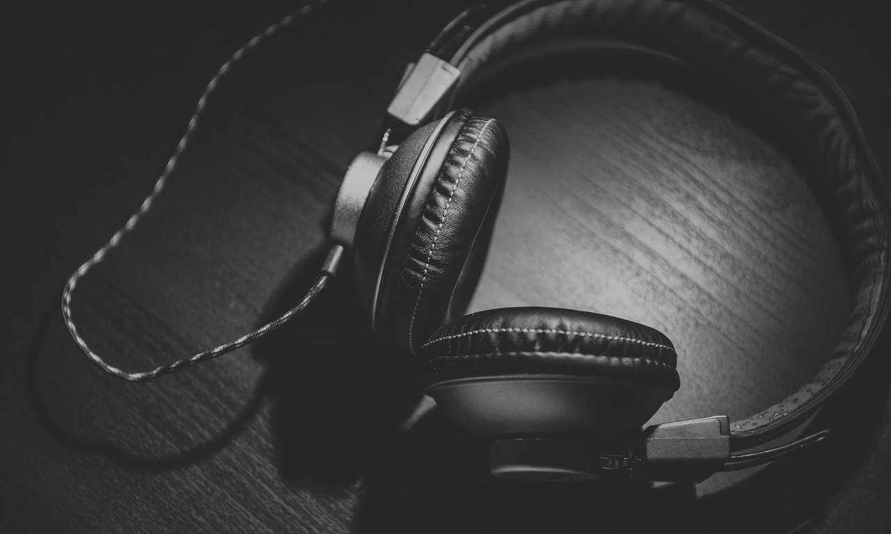 Headphones 935x561