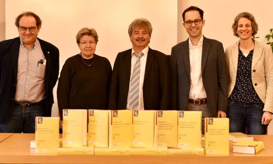 Herausgeberteam mit „Lektorin“ v.l.n.r. Niki Wandinger, Christine Eckmair, Józef Niewiadomski, Mathias Moosbrugger, Karin Peter
