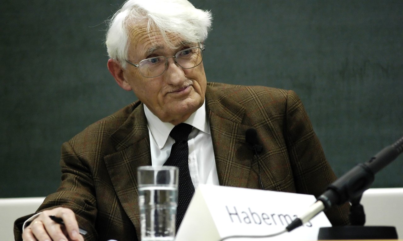 Philosoph Jürgen Habermas bei einer Diskussion