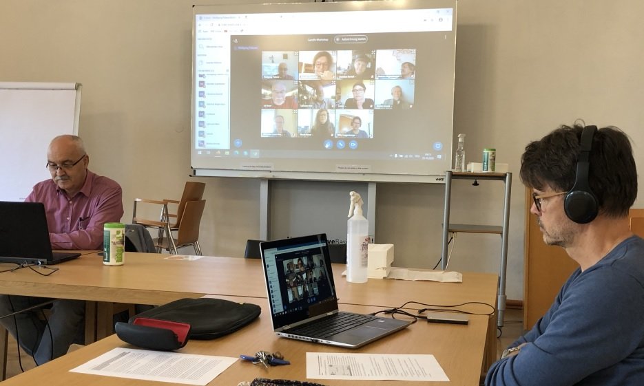Wolfgang Palaver und Wilhelm Guggenberger (rechts) diskutieren beim Online-Workshop
