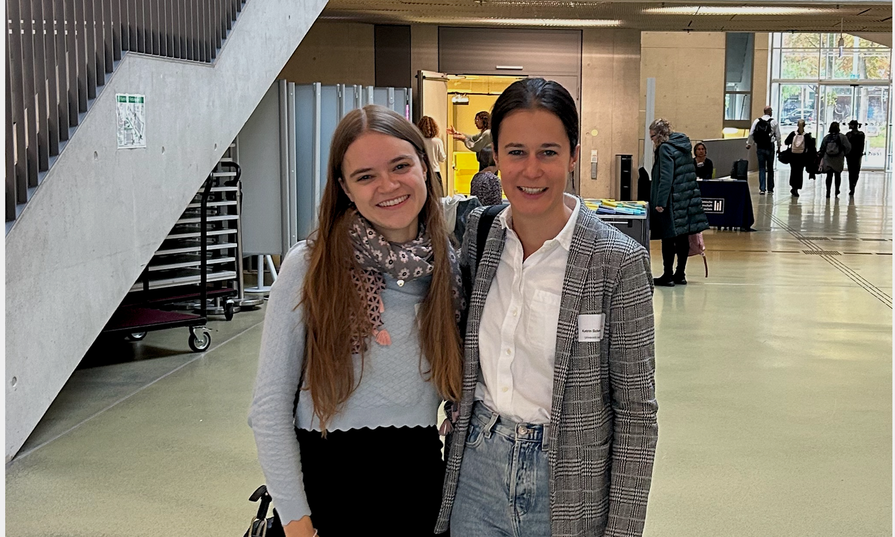 Sira Weber und Katrin Schmiderer auf der DGFF-Tagung