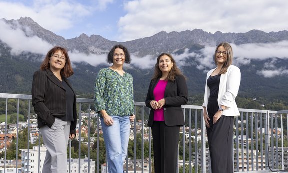 Foto der Mitarbeiterinnen der Personalabteilung, die zum Personalrecht beraten