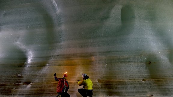 Ice Layers in Eisriesenwelt
