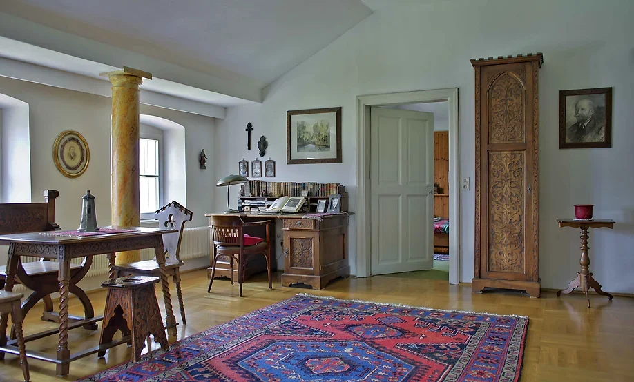 Ansicht der Bibliothek Rudolf Greinz mit Arbeitsplatz