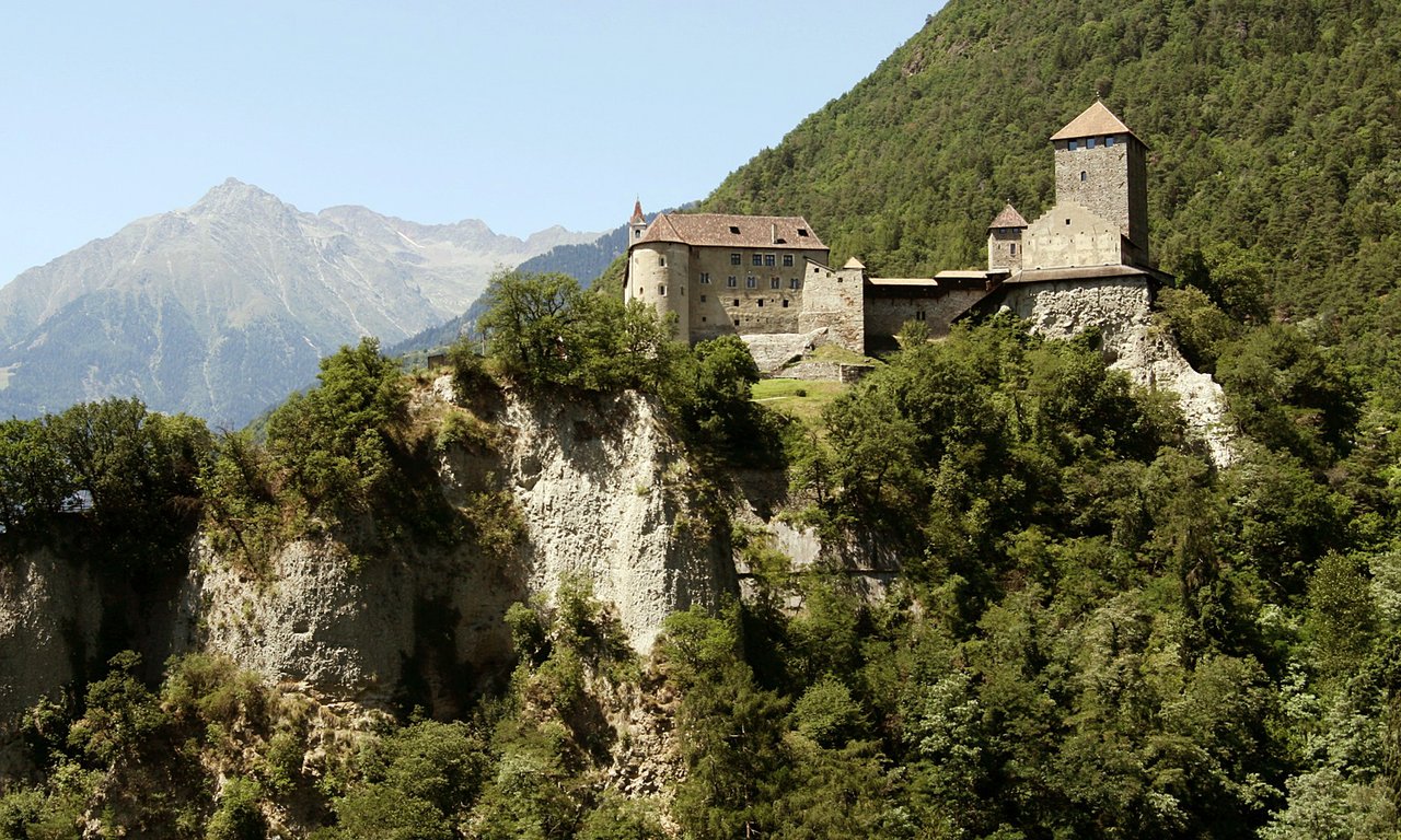 Schloss Tirol bei Meran