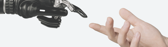 Darstellung einer Roboterhand und einer menschlichen Hand