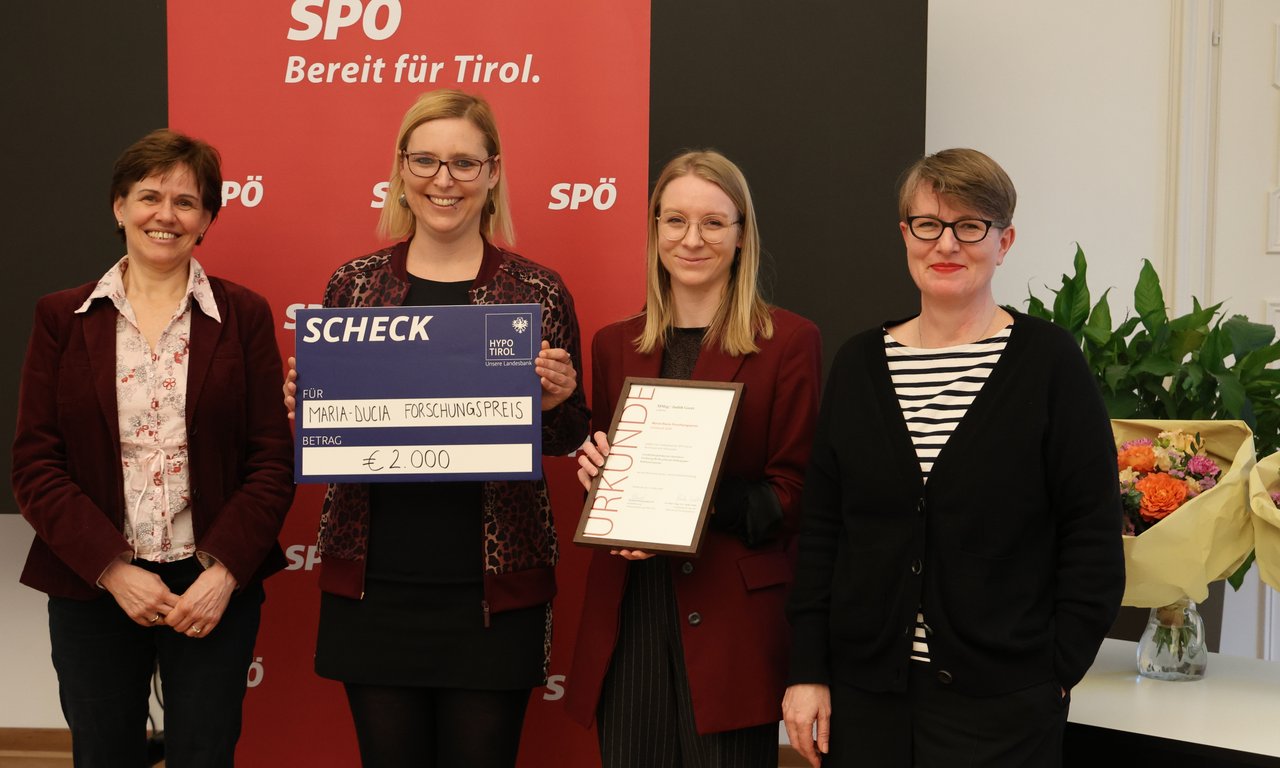 Gruppenfoto mit vier Personen.