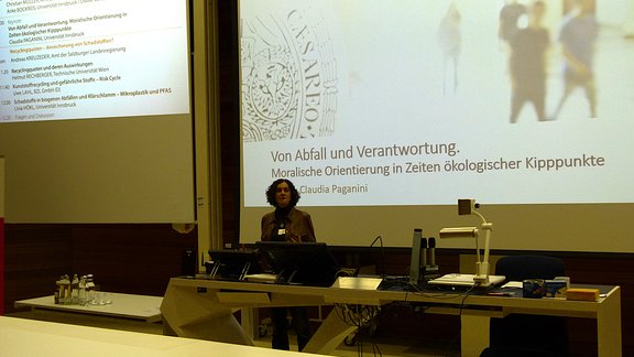 Claudia Paganini referiert zu Abfall und Ethik