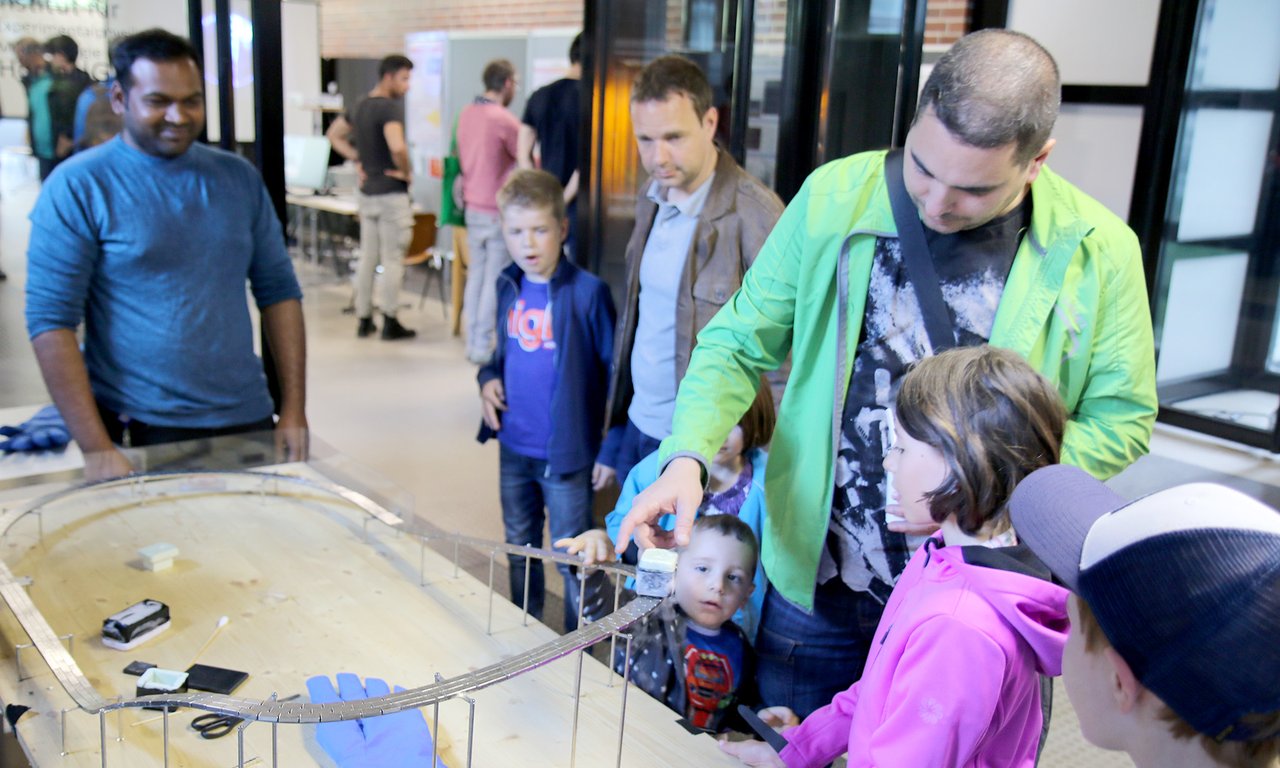 Schwebebahn bei den Campus-Tagen Technik