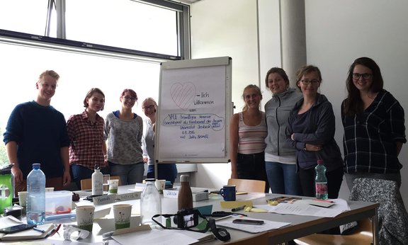 Die TeilnehmerInnen des YFU-Freiwilligen-Seminars an der Universität Innsbruck. 