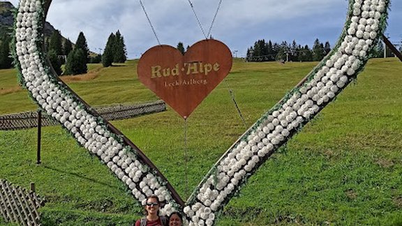 9_grouphike_1 9_grouphike_1