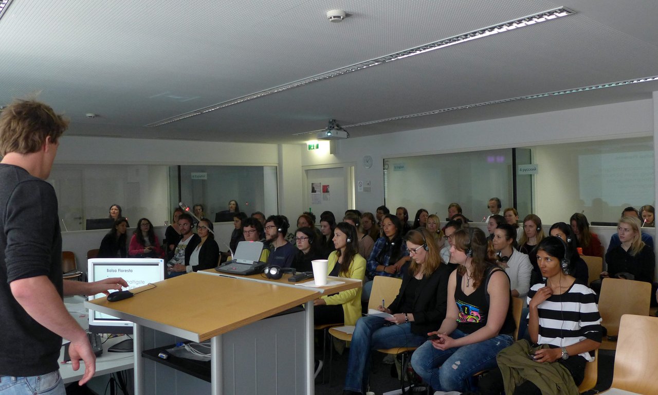 Publikum bei der 1. Dolmetschkonferenz des INTRAWI im Sommersemester 2016