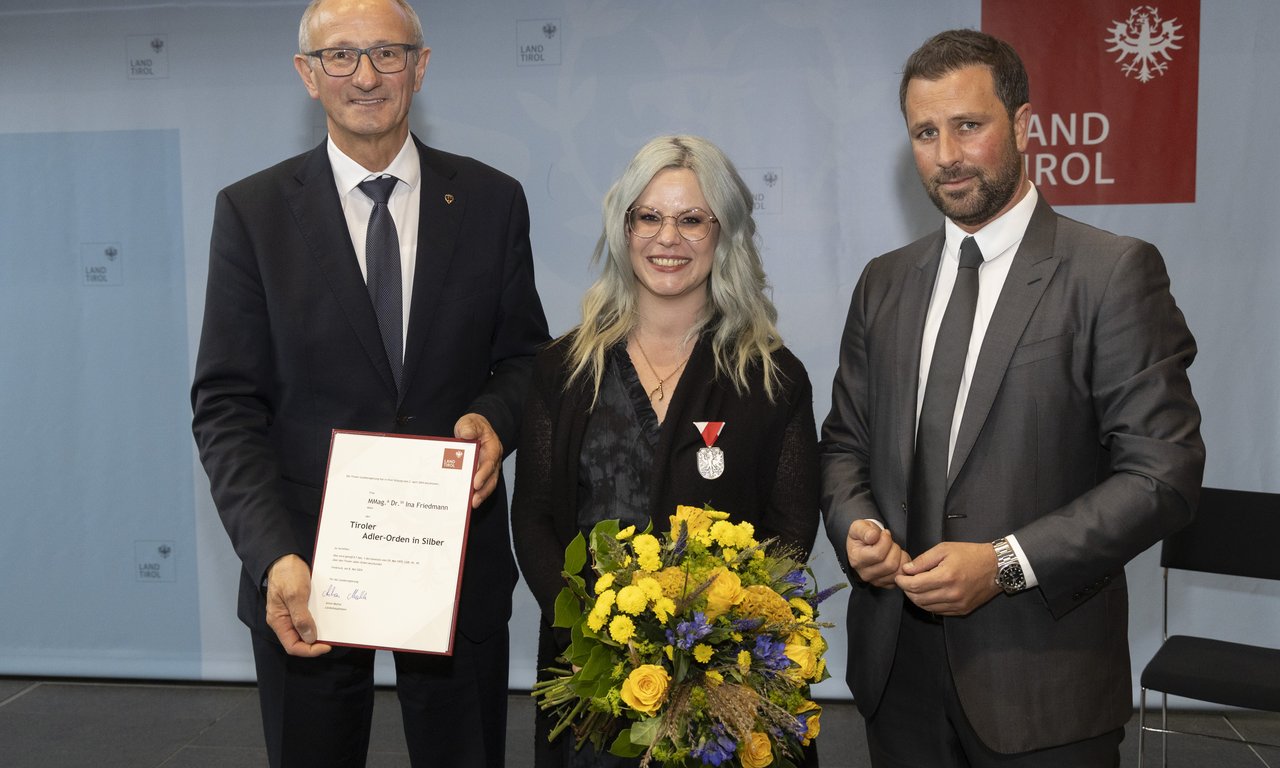 Landeshauptmann Mattle, Ordensträgerin Ina Friedmann, LH Stellvertreter  Dornauer