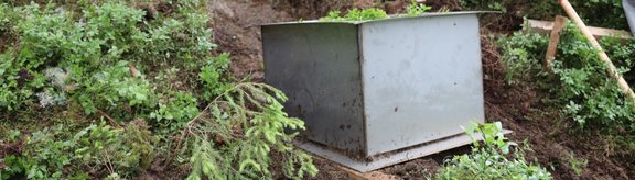 Metal box approx. 50 x 70 cm for removing humus from the soil