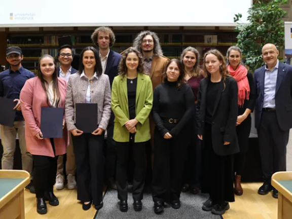 Gruppenfoto der Innsbrucker Doktoratsstipendiat:innen im Rahmen des Herbstfestakts