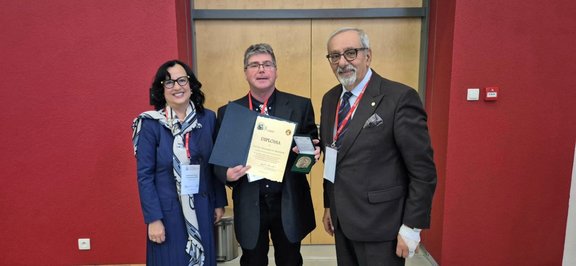 Prof. Christopher Mayhew Awarded the Andrzej Waksmundzki Medal