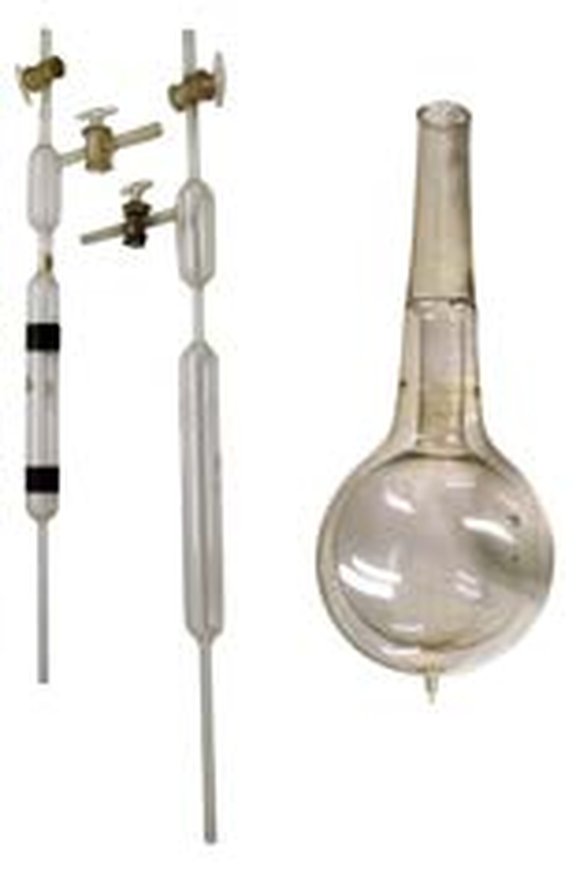 2 Glasröhren mit zylindrischer und rechts doppelwandiger evakuierter Kolben