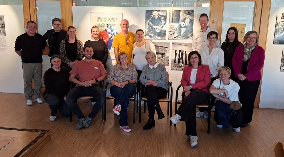 Gruppenfoto: Team des Kongresszentrums Alpbach mit Brenner-Archiv