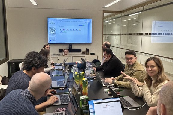 Optimist-Projektgruppe im Seminarraum