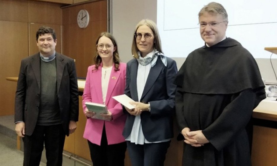 Monika Eder als Preisträgerin des Bischof-Karl-Golser-Preises