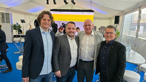 Gruppenbild Festveranstaltung 15 Jahre Növog