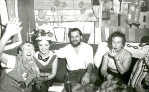 Kostümfest in der MOKU, 1960; vlnr: Karl Merkatz, Martha Metz, ? Bode, EE
