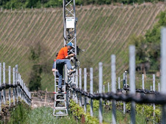 Forscher bei Messungen