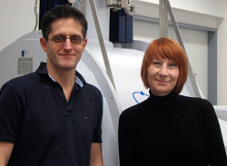 Dr. Kathrin Breuker und Priv.-Doz. Martin Tollinger vom Institut für Organische Chemie der Universität Innsbruck. 