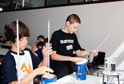 Kinder bei einem Workshop der Jungen Uni Innsbruck.